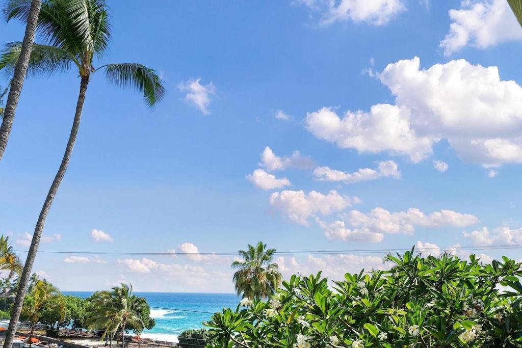 Hawaiian-Style Oceanview Across The Street From Historic Magic Sands Beach Park - White Sands Village 202 Kailua-Kona Exterior photo